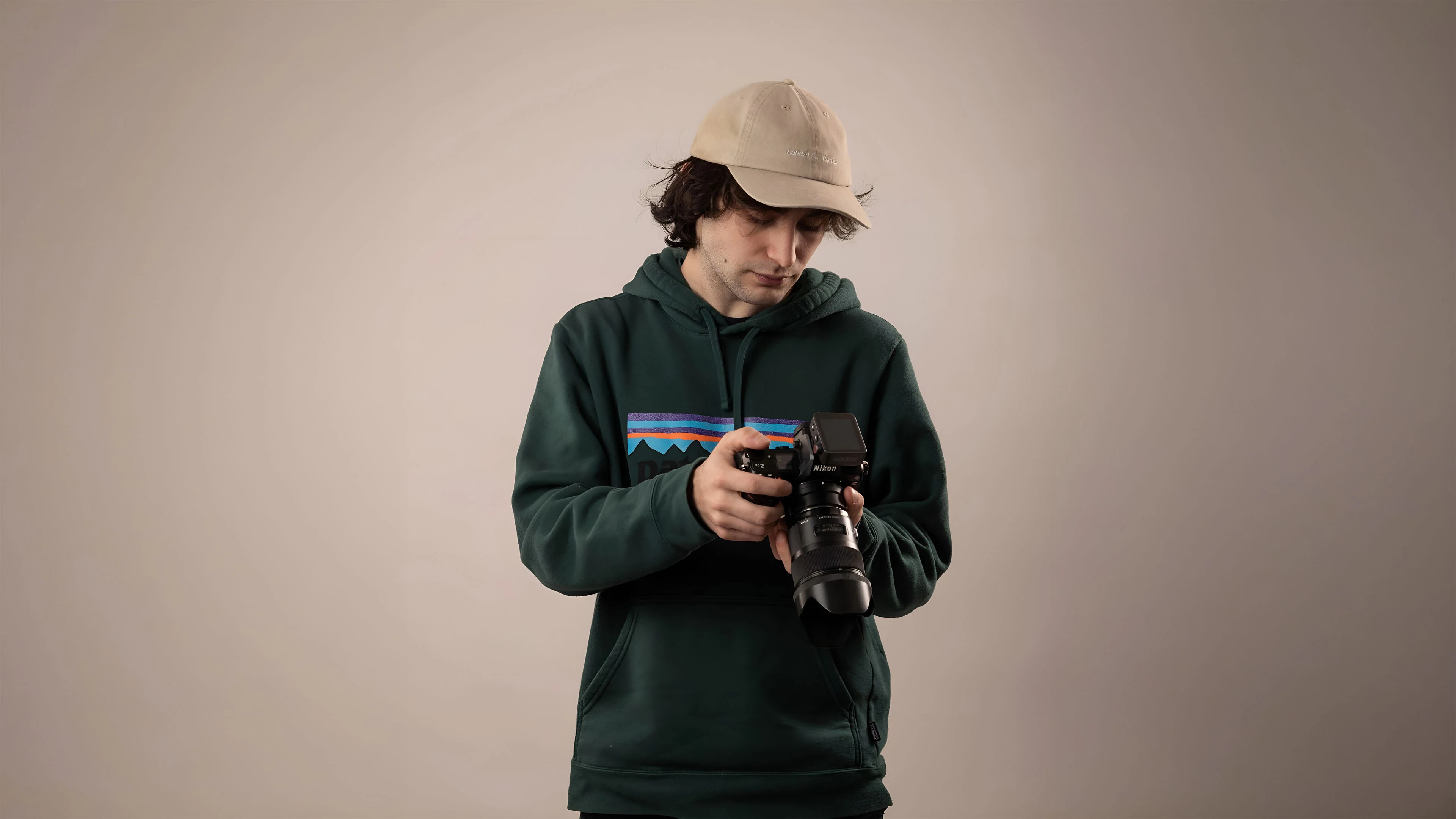 Alberto Canavese con la sua fotocamera
